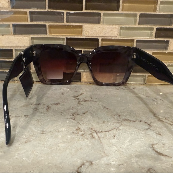 Women’s True Religion Sunglasses-NWT - Picture 5 of 6